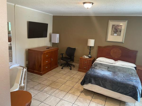 Budgetel Inn and Suites - Louisville : photo 1 de la chambre chambre lit king-size