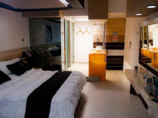 Hotel Contadero Suites y Villas : photo 5 de la chambre chambre lit king-size