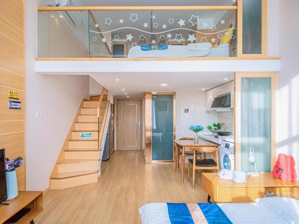 July Apartment : photo 5 de la chambre preferred loft family room