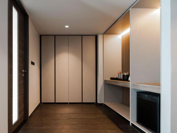 Ramada Plaza by Wyndham Chao Fah Phuket : photo 8 de la chambre suite junior lit king-size