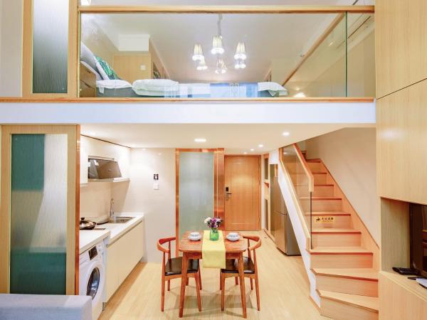 July Apartment : photo 1 de la chambre sunshine loft king room