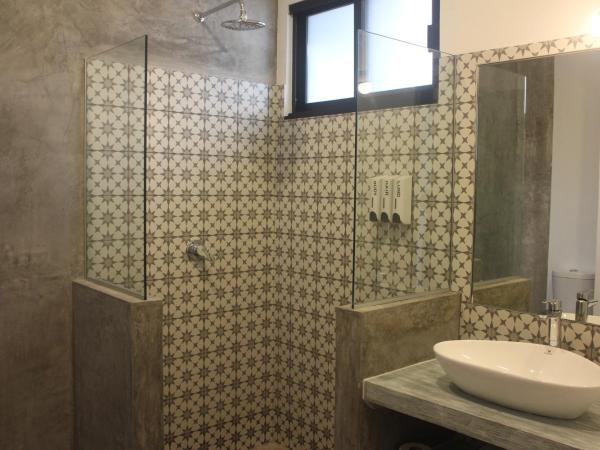 Little Gem Hotel Tulum La Veleta : photo 10 de la chambre suite lit queen-size avec balcon - vue sur piscine
