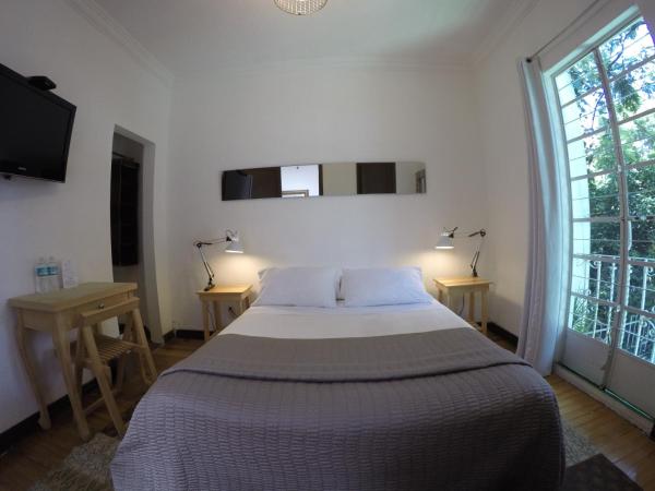 Distrito Condesa Rooms and Studios : photo 4 de la chambre chambre lit queen-size avec balcon