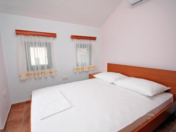 Double Room Rogoznica 3266a : photo 1 de la chambre chambre double