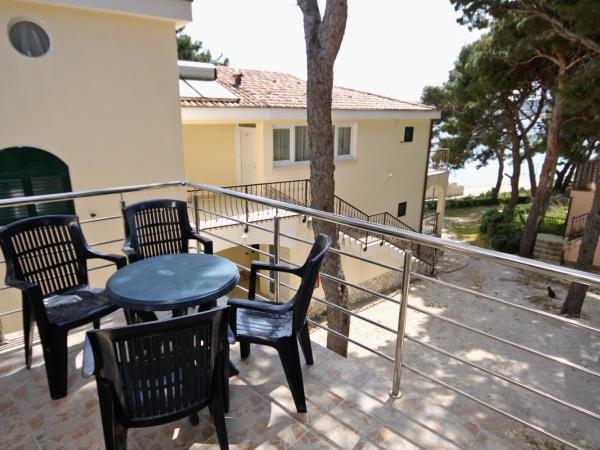 Apartments and rooms by the sea Rogoznica - 3266 : photo 9 de la chambre appartement 2 chambres avec terrasse et vue sur la mer