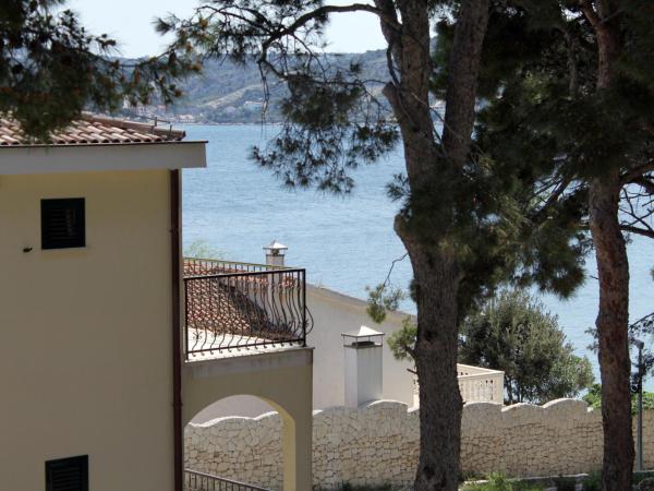 Apartments and rooms by the sea Rogoznica - 3266 : photo 7 de la chambre appartement 1 chambre avec terrasse - vue sur mer