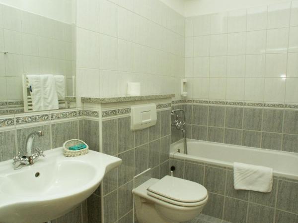 Rooms by the sea Rabac, Labin - 3016 : photo 3 de la chambre chambre lits jumeaux avec balcon - vue sur mer