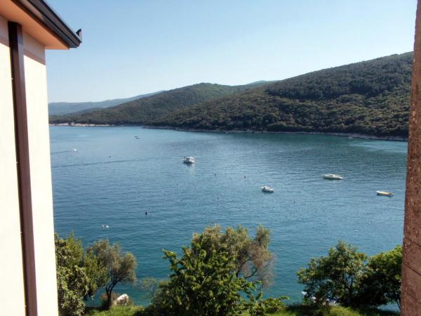 Rooms by the sea Rabac, Labin - 3016 : photo 5 de la chambre chambre lits jumeaux avec terrasse - vue sur mer 