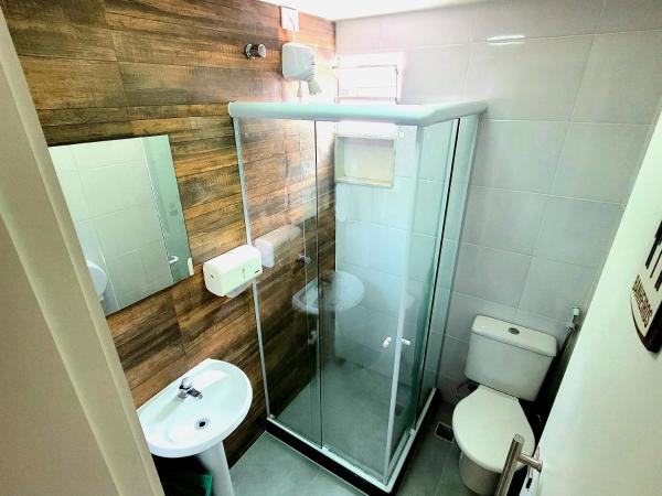 Maraca Hostel : photo 10 de la chambre chambre double ou lits jumeaux avec salle de bains commune