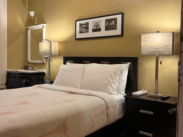 Luz Hotel : photo 1 de la chambre chambre double basique avec salle de bains commune