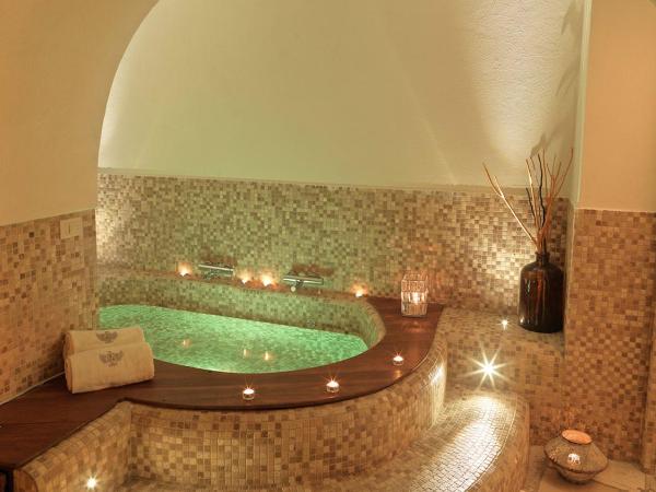 Dimora Storica Torre Del Parco 1419 : photo 1 de la chambre chambre double de luxe - bain à remous plus spacieux