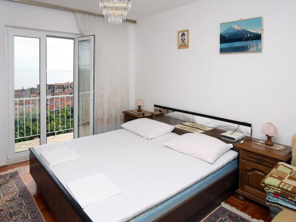 Rooms with WiFi Dubrovnik - 4693 : photo 1 de la chambre chambre double avec terrasse - vue sur mer
