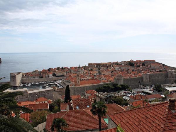 Rooms with WiFi Dubrovnik - 4693 : photo 8 de la chambre chambre double avec terrasse - vue sur mer