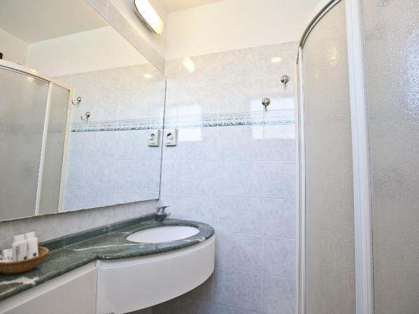 Hotel Aurora : photo 3 de la chambre chambre double ou lits jumeaux - annexe