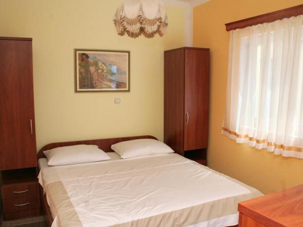 Apartments and rooms by the sea Rogoznica - 3097 : photo 3 de la chambre appartement 2 chambres avec terrasse et vue sur la mer