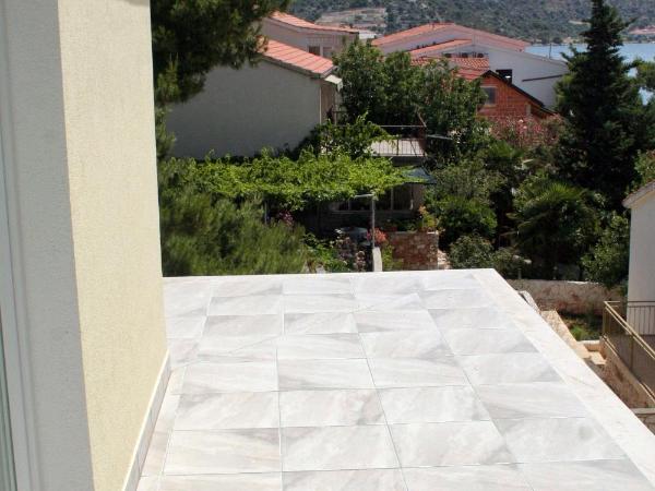 Apartments and rooms by the sea Rogoznica - 3097 : photo 10 de la chambre appartement 2 chambres avec terrasse et vue sur la mer