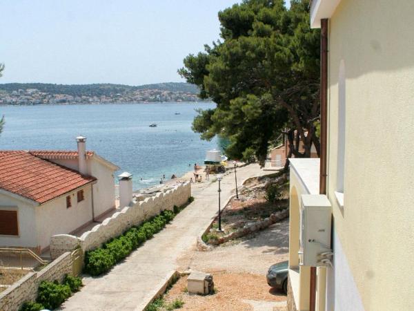 Apartments and rooms by the sea Rogoznica - 3097 : photo 5 de la chambre chambre double avec balcon