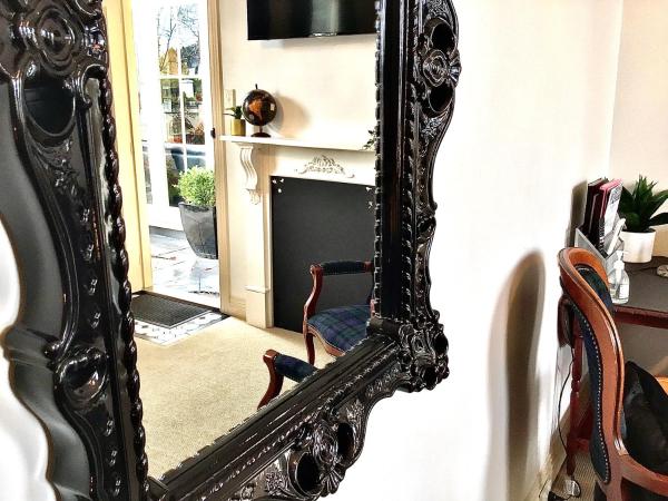 Kurrajong House : photo 7 de la chambre  chambre lit queen-size benjamin - vue sur jardin