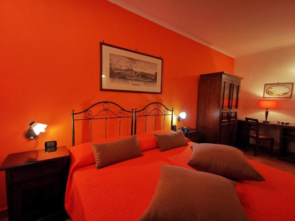 Hotel Neapolis : photo 1 de la chambre chambre double ou lits jumeaux