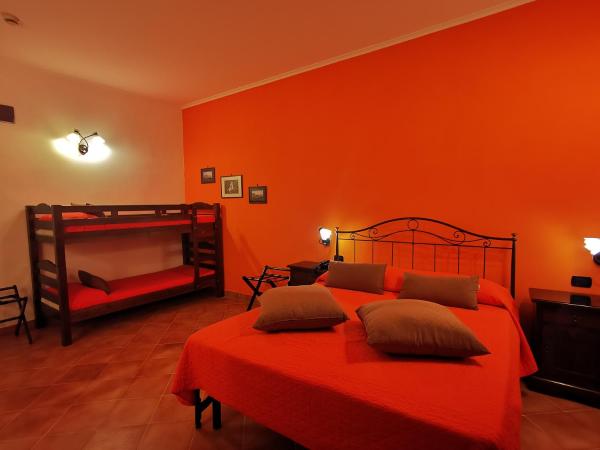 Hotel Neapolis : photo 1 de la chambre chambre triple