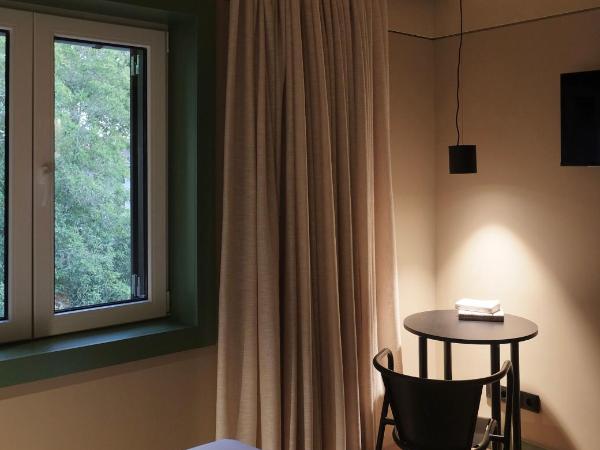 Oporto CoLiving Circunvalação 13250 : photo 9 de la chambre chambre double avec salle de bains privative