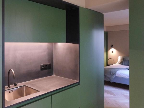 Oporto CoLiving Circunvalação 13250 : photo 10 de la chambre chambre double avec salle de bains privative