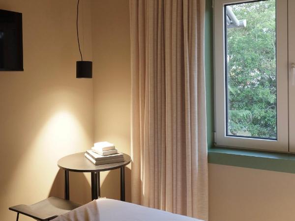 Oporto CoLiving Circunvalação 13250 : photo 6 de la chambre chambre double avec salle de bains privative