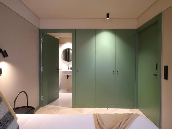 Oporto CoLiving Circunvalação 13250 : photo 9 de la chambre chambre double avec salle de bains privative