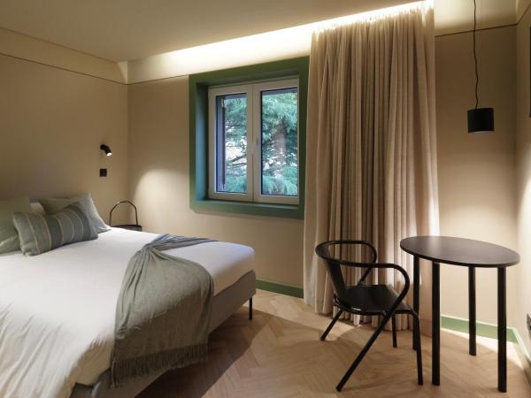 Oporto CoLiving Circunvalação 13250 : photo 7 de la chambre chambre double avec salle de bains privative