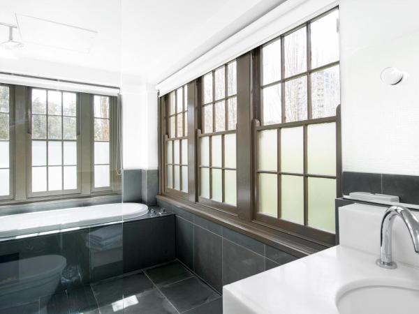 Peppers Gallery Hotel : photo 10 de la chambre peppers king room with bath - weekly housekeeping