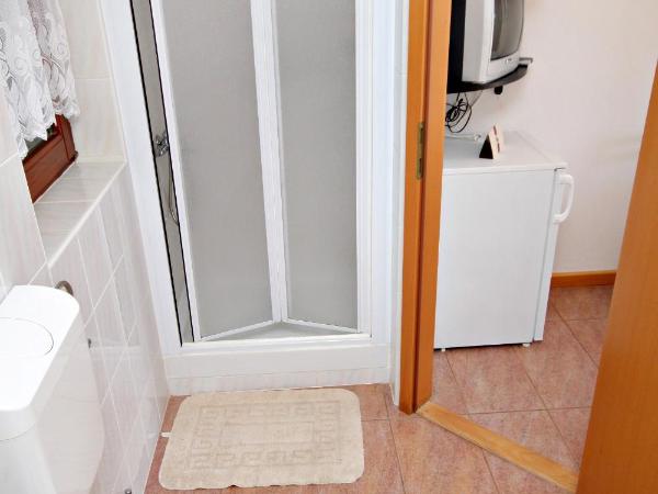 Apartments and rooms with parking space Krk - 5294 : photo 3 de la chambre chambre double avec terrasse - vue sur mer