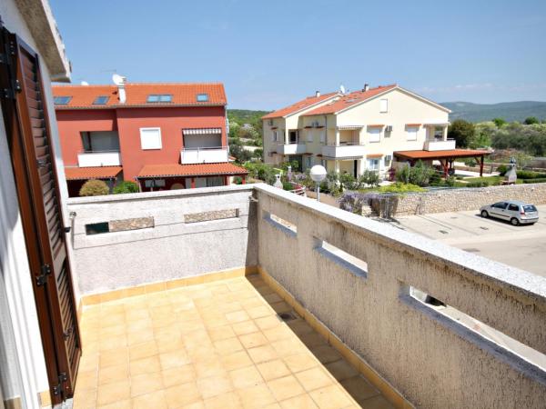 Apartments and rooms with parking space Krk - 5294 : photo 4 de la chambre chambre double avec terrasse - vue sur mer