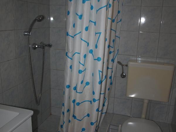 Rooms with a parking space Krk - 5360 : photo 2 de la chambre chambre double avec terrasse