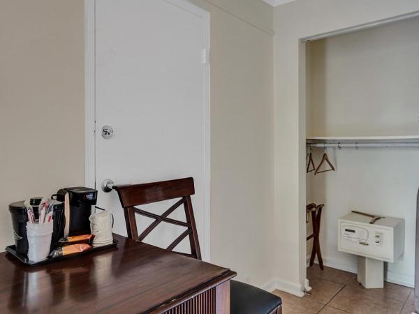 Fort Lauderdale Grand Hotel : photo 4 de la chambre hébergement lit queen-size - accessible aux personnes à mobilité réduite