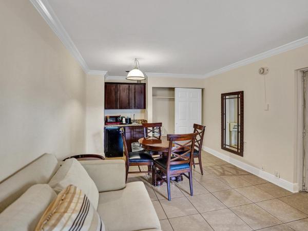 Fort Lauderdale Grand Hotel : photo 5 de la chambre suite lit king-size traditionnelle - côté piscine