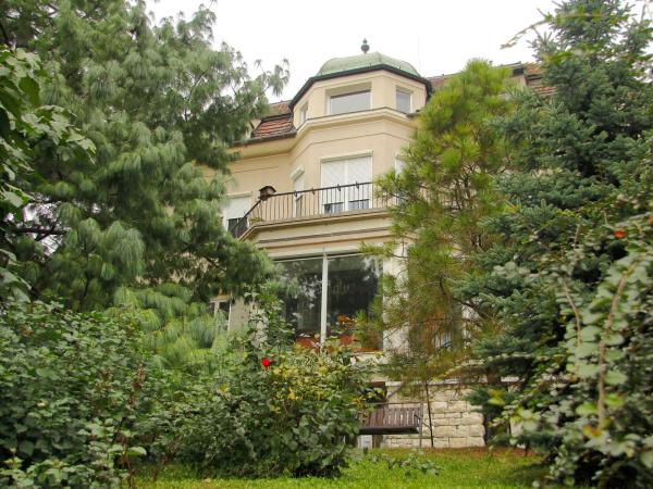 Kalmár Panzió : photo 7 de la chambre chambre double confort - vue sur jardin