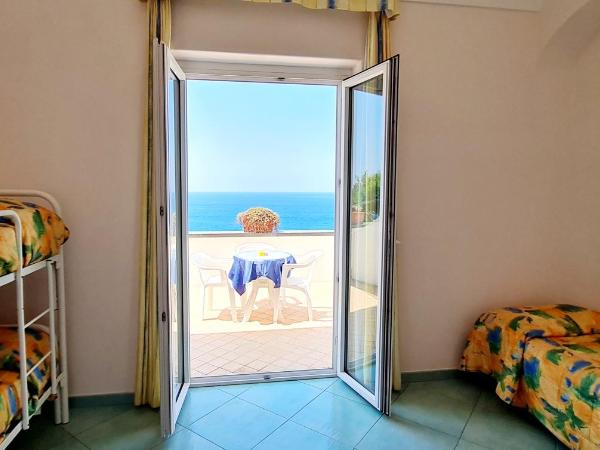 Hotel Albatros : photo 2 de la chambre chambre quadruple standard avec vue sur la mer