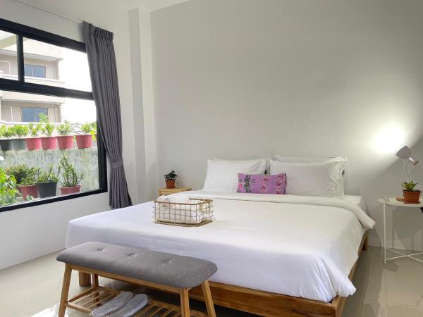 Alleyhill Phuket - Private & Cozy Boutique : photo 3 de la chambre chambre double ou lits jumeaux avec vue