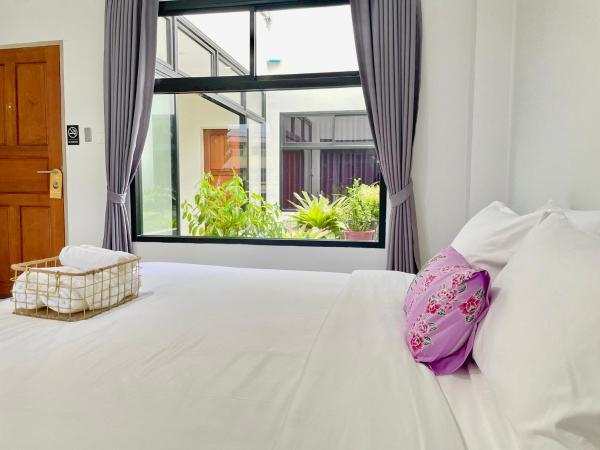 Alleyhill Phuket - Private & Cozy Boutique : photo 2 de la chambre chambre double ou lits jumeaux avec vue
