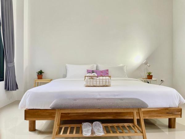 Alleyhill Phuket - Private & Cozy Boutique : photo 4 de la chambre chambre double ou lits jumeaux avec vue