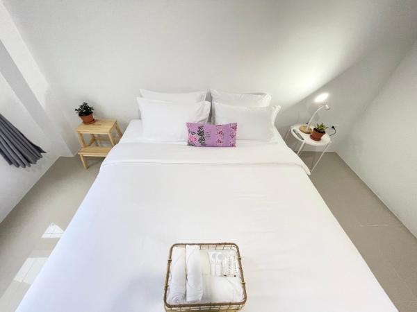 Alleyhill Phuket - Private & Cozy Boutique : photo 6 de la chambre chambre double ou lits jumeaux avec vue