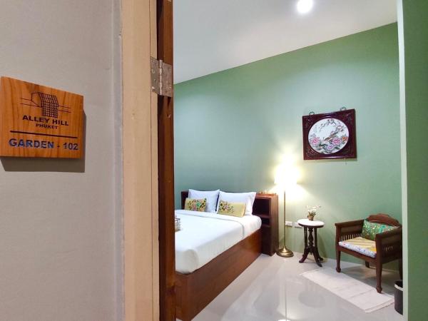 Alleyhill Phuket - Private & Cozy Boutique : photo 1 de la chambre chambre double - vue sur jardin