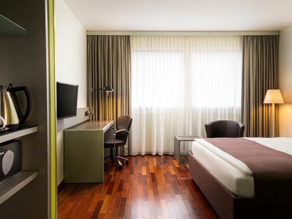 Holiday Inn Zürich Messe, an IHG Hotel : photo 3 de la chambre chambre lit queen-size standard - accessible aux personnes à mobilité réduite