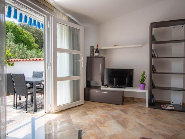 Apartments Betty : photo 10 de la chambre studio avec vue sur jardin
