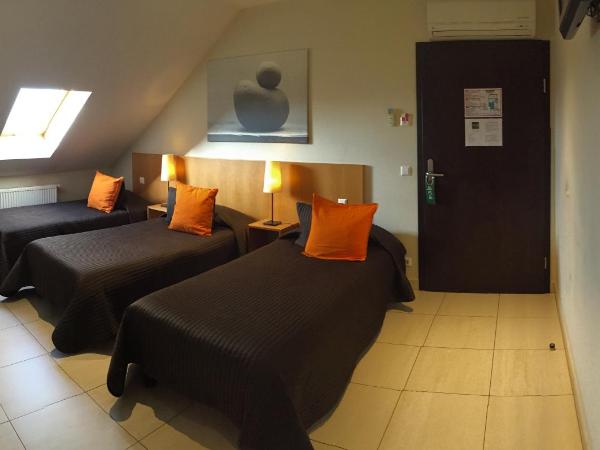 Hotel Pax : photo 8 de la chambre chambre triple