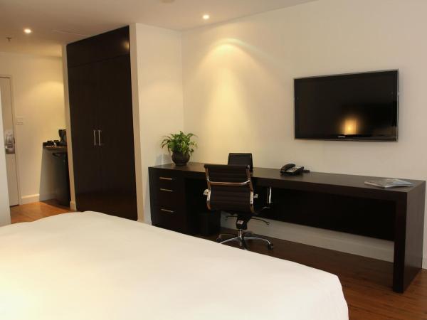 Hotel Classique : photo 8 de la chambre chambre lit king-size supérieure