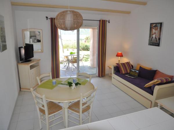 Résidence Marina Di Santa Giulia : photo 3 de la chambre villa classique 1 chambre - vue sur mer