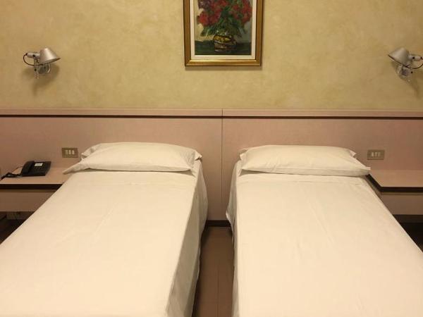Le Petit Hotel : photo 1 de la chambre chambre lits jumeaux standard