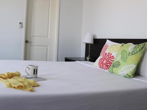Hometel Suites : photo 1 de la chambre suite deluxe avec lit king-size