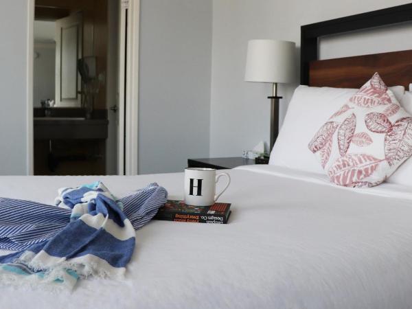 Hometel Suites : photo 4 de la chambre chambre standard lit queen-size